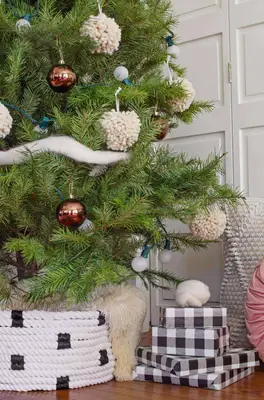 Rope Christmas Tree Collar DIY