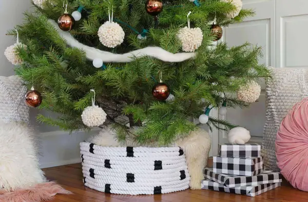 Rope Christmas Tree Collar DIY