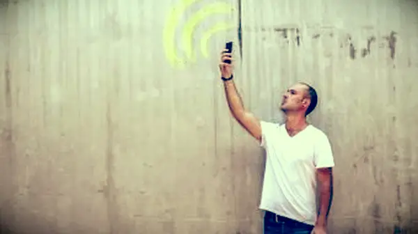 Versuchen, Empfang auf dem Handy zu finden