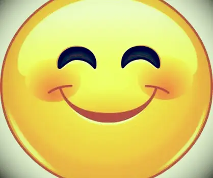 Visage souriant aux yeux souriants