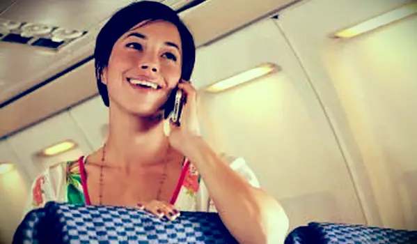 Che cos'è la modalità aereo su un telefono cellulare e perché viene utilizzata?