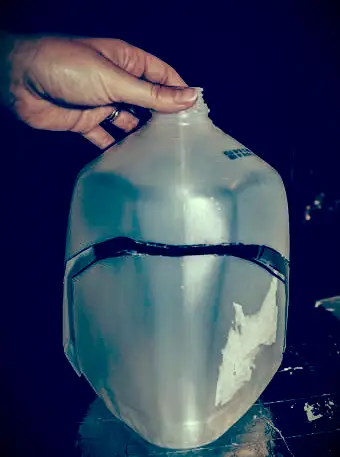 hacer cortes en la jarra de leche