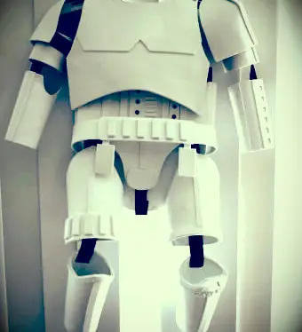 Cómo hacer un disfraz de Stormtrooper