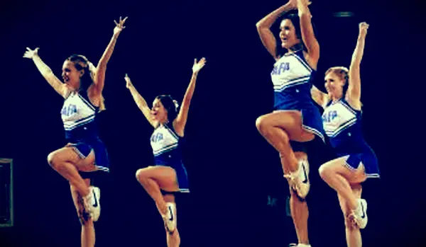 Saluti di basket a bordo campo