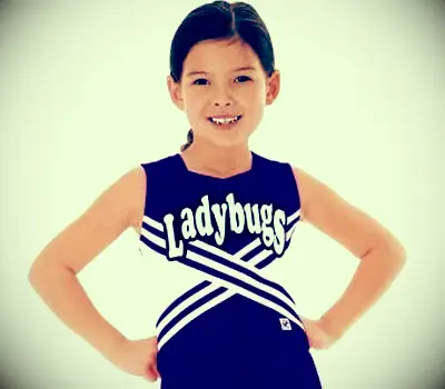 Criss-Cross מעודדות מעטפת ב- Amazon.com