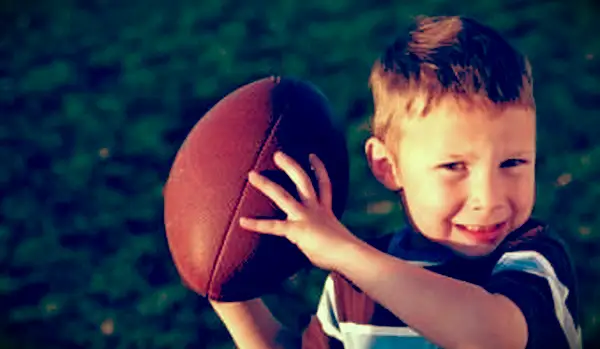 https://cf.ltkcdn.net/cheerleading/images/slide/51591-849x565-little-boy-football.webp