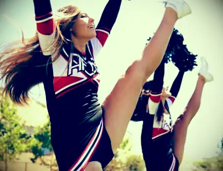 https://cf.ltkcdn.net/cheerleading/images/slide/252960-850x744-7-pictures-cheerleader-poses.webp