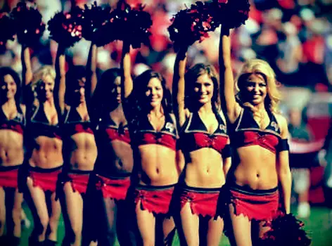 https://cf.ltkcdn.net/cheerleading/images/slide/51526-600x508-PrphotosTampaBayBuccaneers1.webp