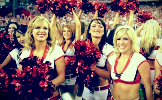 https://cf.ltkcdn.net/cheerleading/images/slide/51523-600x423-PRphotosArizonaCardinals1.webp