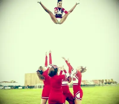 https://cf.ltkcdn.net/cheerleading/images/slide/174006-850x850-cheer-jumps-6.webp