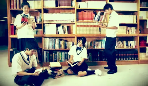 Japońscy chłopcy bawią się