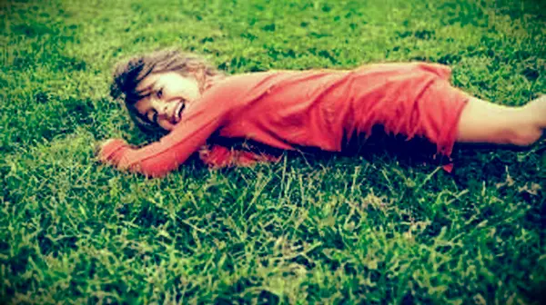 Se rouler dans l'herbe