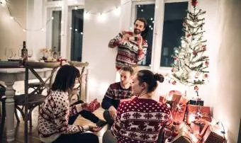 7 zábavných her na výměnu vánočních dárků pro rodinu a přátele