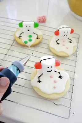 icing sugar cookies for melted snowman cookies