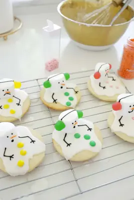 icing sugar cookies for melted snowman cookies