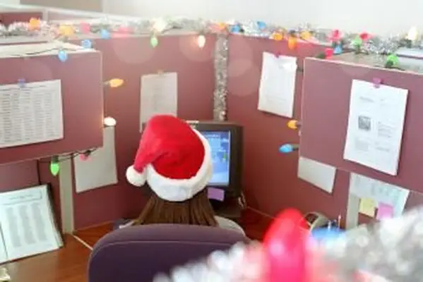 4 ideas creativas para la decoración de cubículos navideños