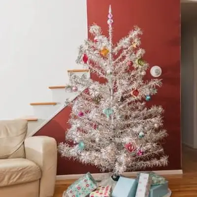 Falošný vianočný stromček prichádza