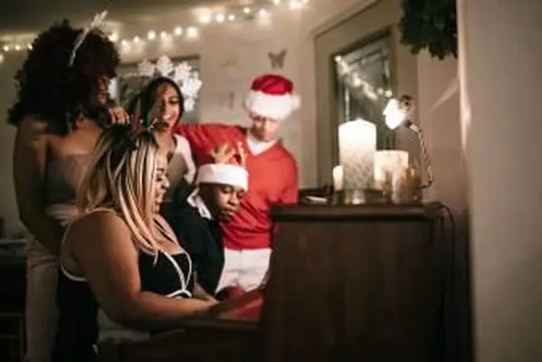 Brudne kolędy, które ożywią Twoją playlistę