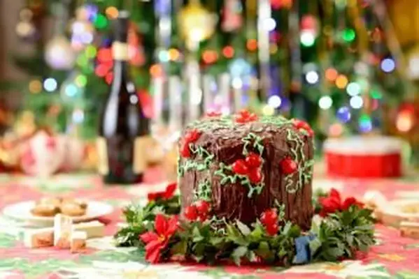 https://cf.ltkcdn.net/christmas/images/slide/189717-725x484-panettone.webp