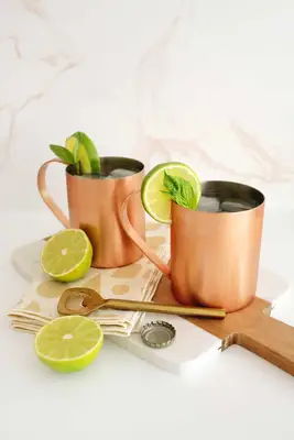 moscow mule drinks in copper cups