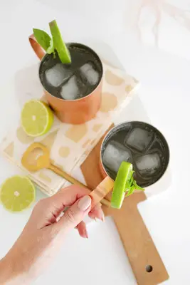 moscow mule drinks in copper cups