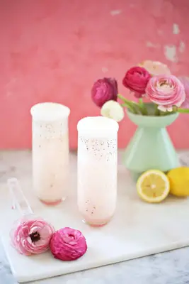 Rabarbra Ramos gin fizz