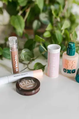 5 분 깔끔한 뷰티 메이크업 루틴 (5 개의 제품 만!)