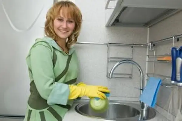 https://cf.ltkcdn.net/cleaning/images/slide/107548-850x565-dishes.webp