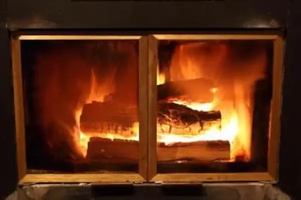 https://cf.ltkcdn.net/cleaning/images/slide/107646-849x565-Fireplace_5.webp