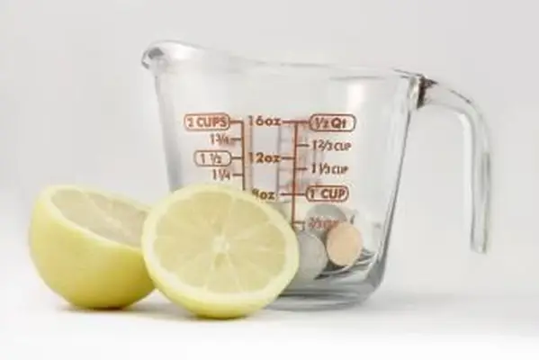 Quels types de jus peuvent être utilisés pour nettoyer les centimes ?