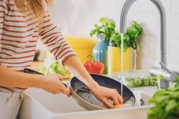 Come pulire le padelle antiaderenti e mantenerle come nuove