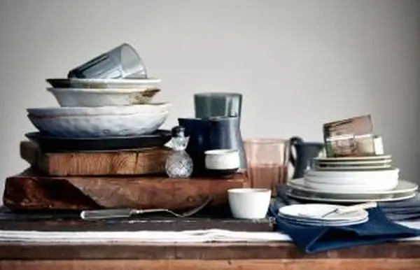 Platos sucios apilados