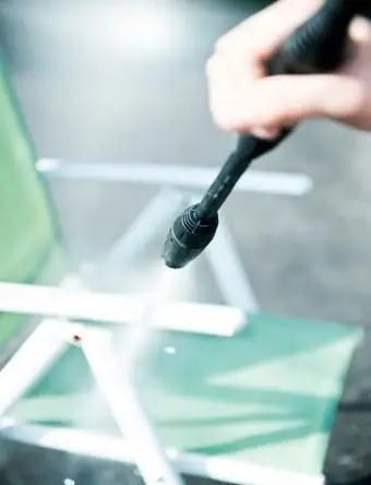 プラスチック製の椅子の掃除