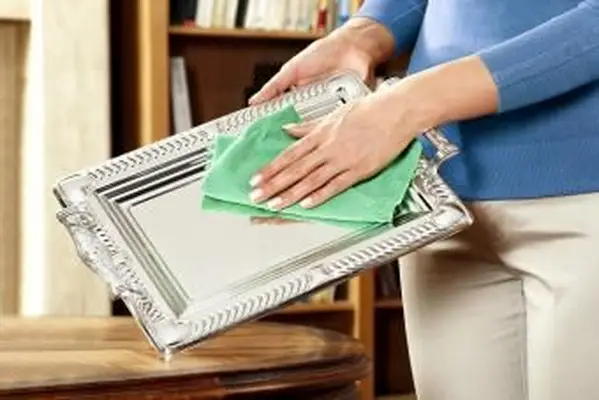 은을 연마하는 방법 : 전문가처럼 청소하는 방법