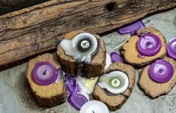 Jak łatwo usunąć wosk ze świecy ze zwykłych powierzchni?