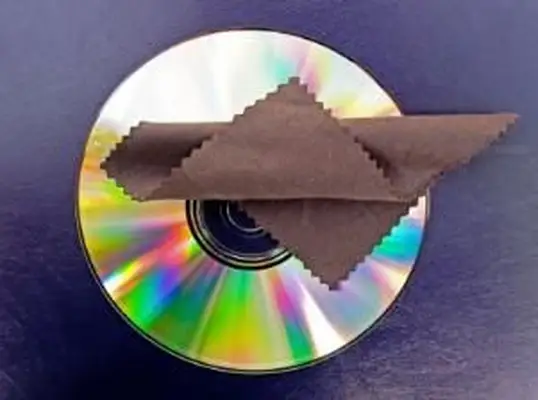 Como limpar um disco de DVD com segurança