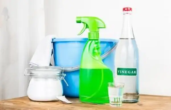 Ľahký domáci octový čistič pre domáce použitie