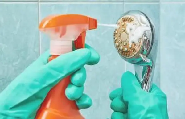 シャワーヘッドを掃除する方法：簡単で効果的なヒント