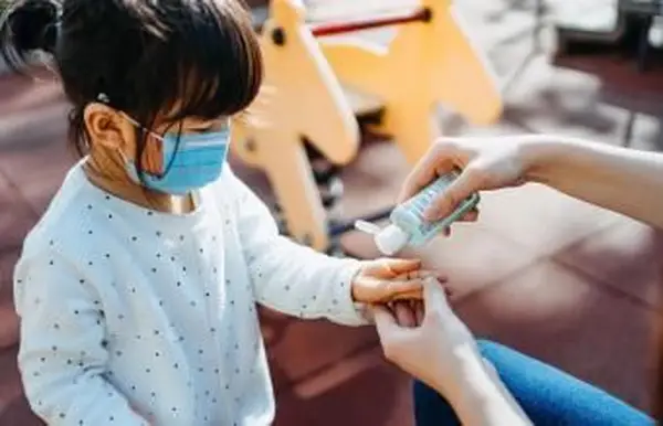 Cómo hacer toallitas, jabón y espray antibacterianos de bricolaje