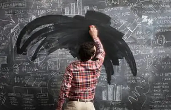 hombre, limpieza, pizarra, con, coca cola