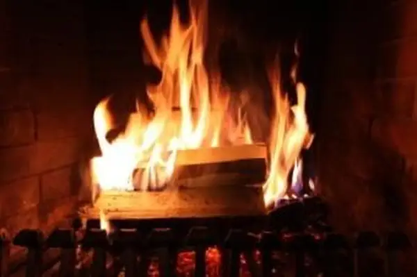 暖炉のモルタルをきれいにする方法