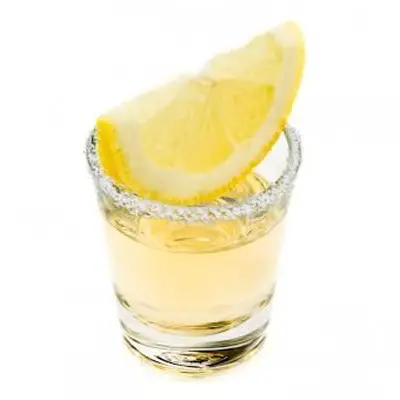 זריקת קוקטייל עוגת שוקולד