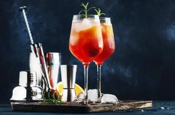 10 jednoduchých receptov na koktejly Campari