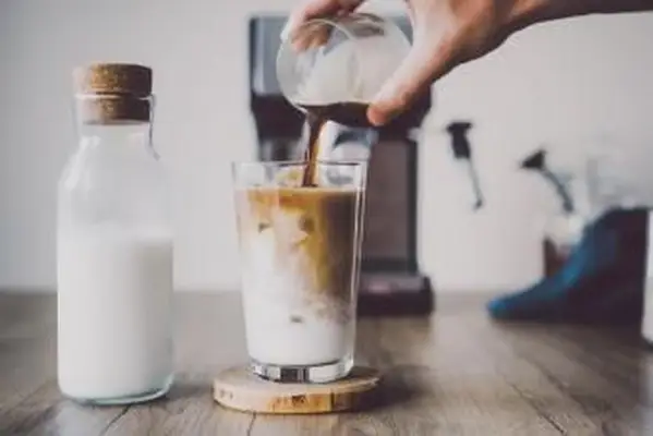 Ricette di bevande russe bianche che sono semplicemente decadenti