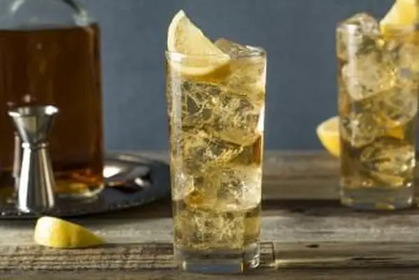 Highball scotch e soda