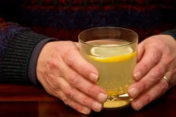 Riscaldarsi con un toddy caldo