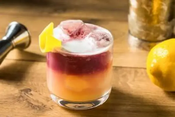 뉴욕 사워 칵테일