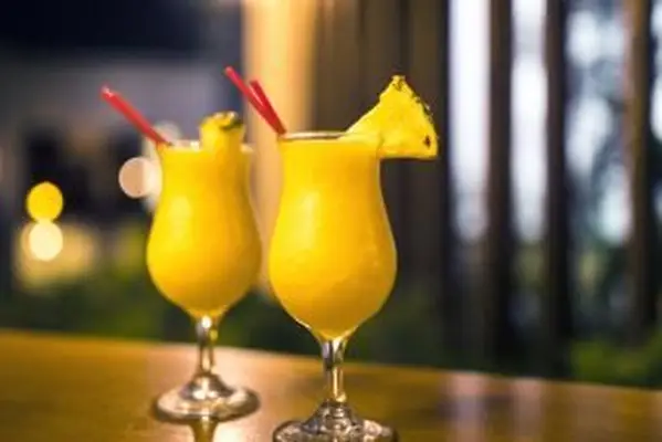 2つの新鮮なマンゴーダイキリ