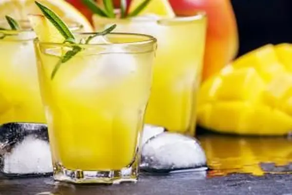 夏休みのような味わいの11種類のマンゴーウォッカドリンク