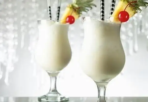 Dois Coquetéis Pina Colada